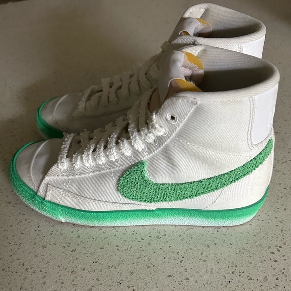 NIKE BLAZER MID 77 CHENILLE SWOOSH GREEN FADE SNEAKERS SIZE 6 - Picture 10 of 14